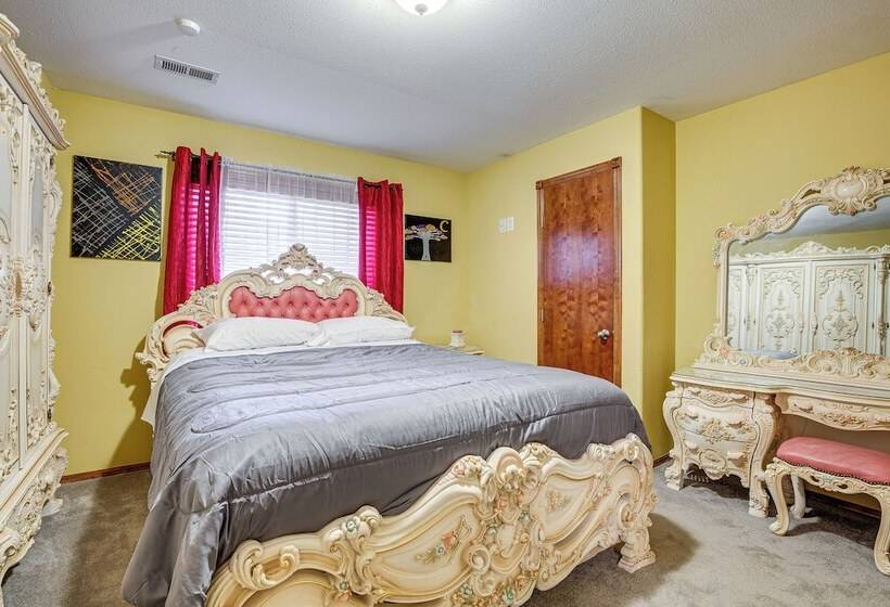 Junction City Home W/ Hot Tub   Near Milford Lake!