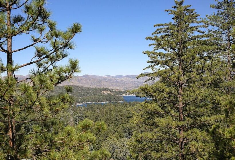 3 Decks, Game Room + Views: Lake Arrowhead Home!