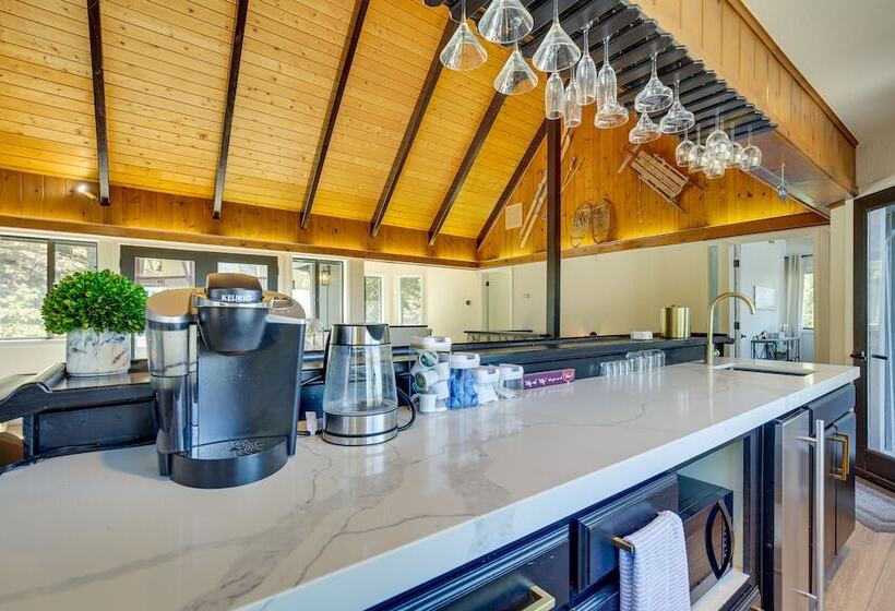 3 Decks, Game Room + Views: Lake Arrowhead Home!