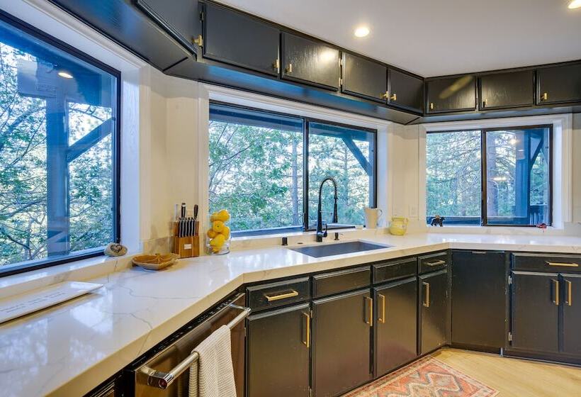 3 Decks, Game Room + Views: Lake Arrowhead Home!