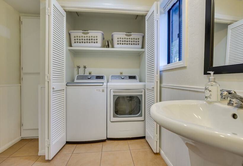 3 Decks, Game Room + Views: Lake Arrowhead Home!