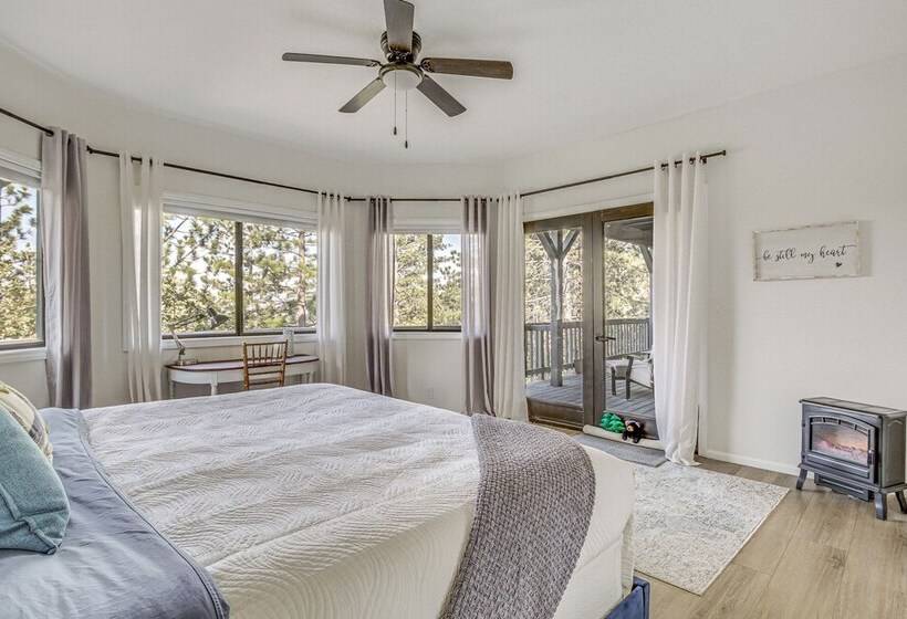 3 Decks, Game Room + Views: Lake Arrowhead Home!