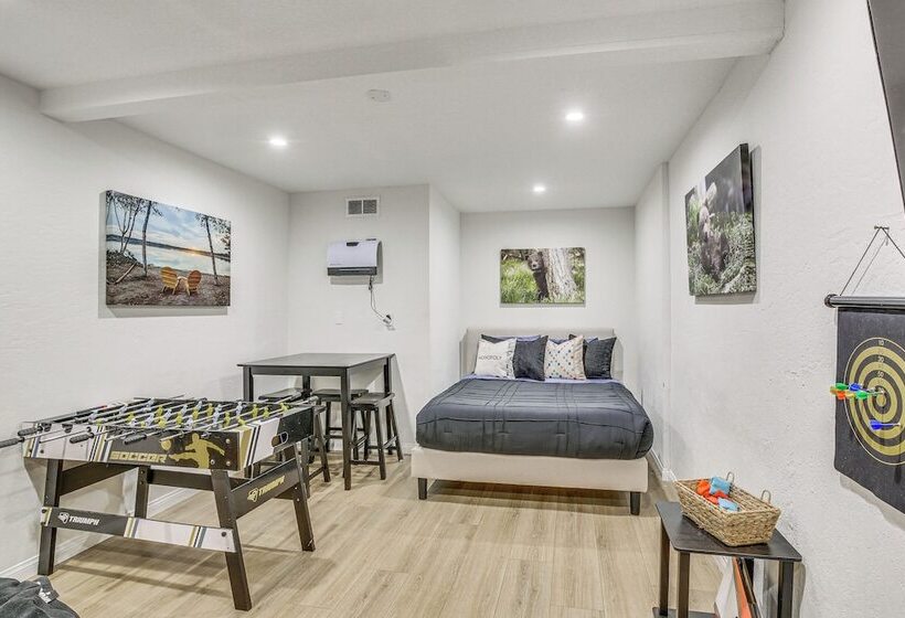 3 Decks, Game Room + Views: Lake Arrowhead Home!