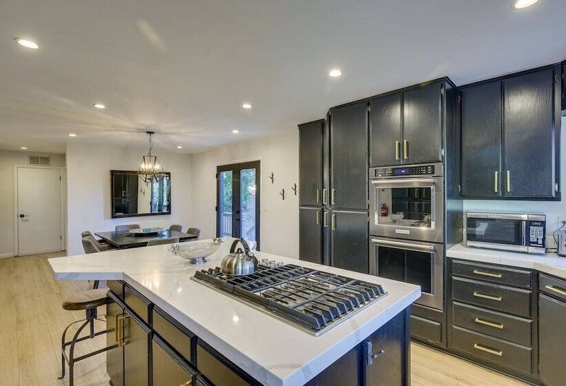 3 Decks, Game Room + Views: Lake Arrowhead Home!