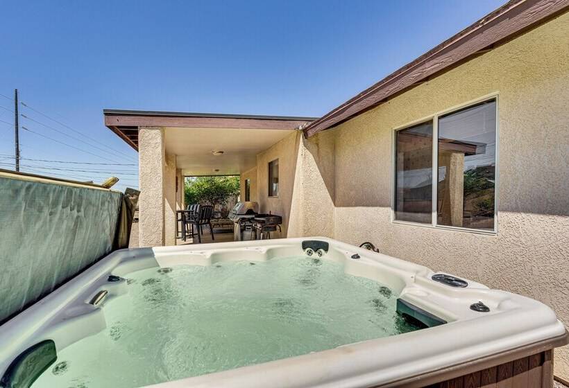 Lake Havasu Home W/ Hot Tub, Grill & Fire Pit!