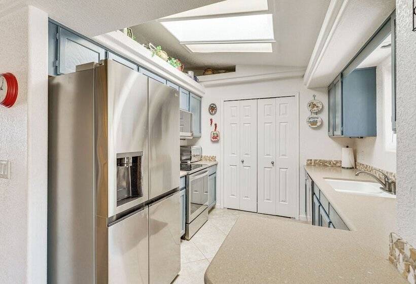 Lake Havasu Home W/ Hot Tub, Grill & Fire Pit!