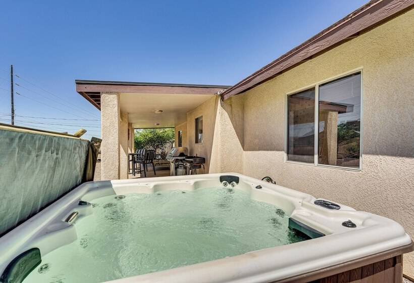 Lake Havasu Home W/ Hot Tub, Grill & Fire Pit!