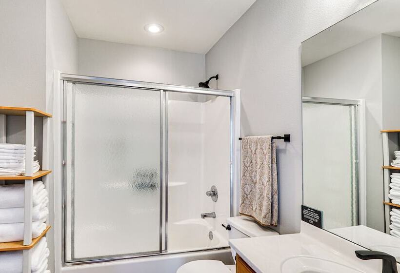 Views & Private Dock: Lake Of The Ozarks Retreat!