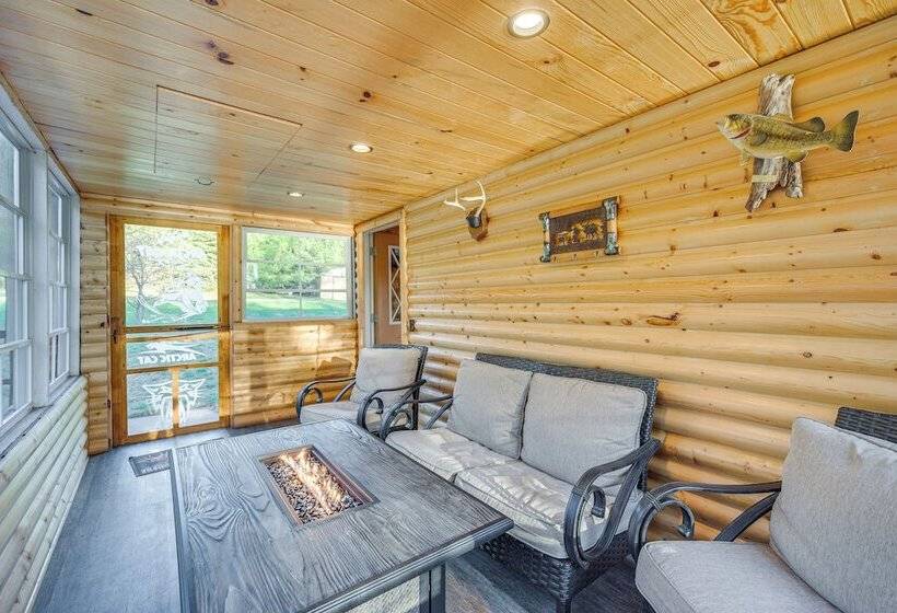 Lakefront Cabin W/ Dock, Fire Pits In Danbury!