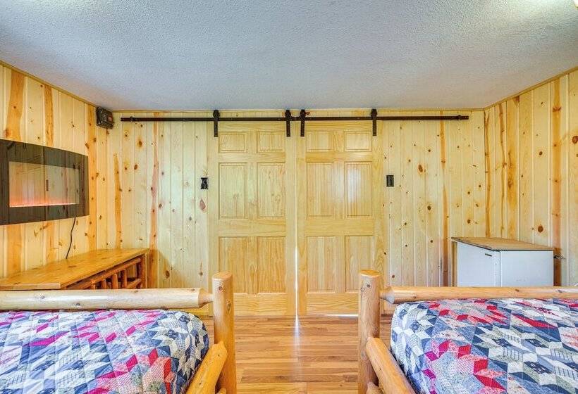 Lakefront Cabin W/ Dock, Fire Pits In Danbury!