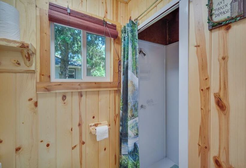 Lakefront Cabin W/ Dock, Fire Pits In Danbury!