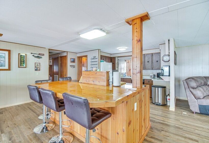 Lakefront Cabin In Jay W/ Deck, Views & Boat Ramp!