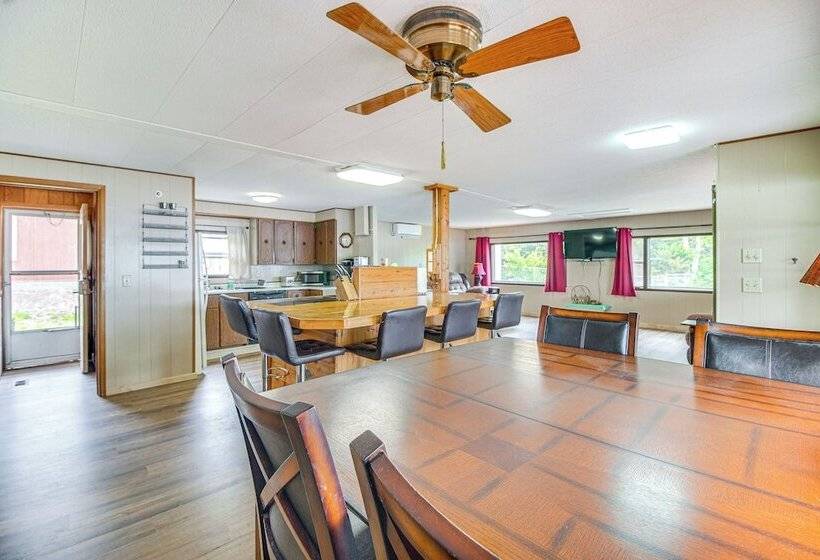 Lakefront Cabin In Jay W/ Deck, Views & Boat Ramp!