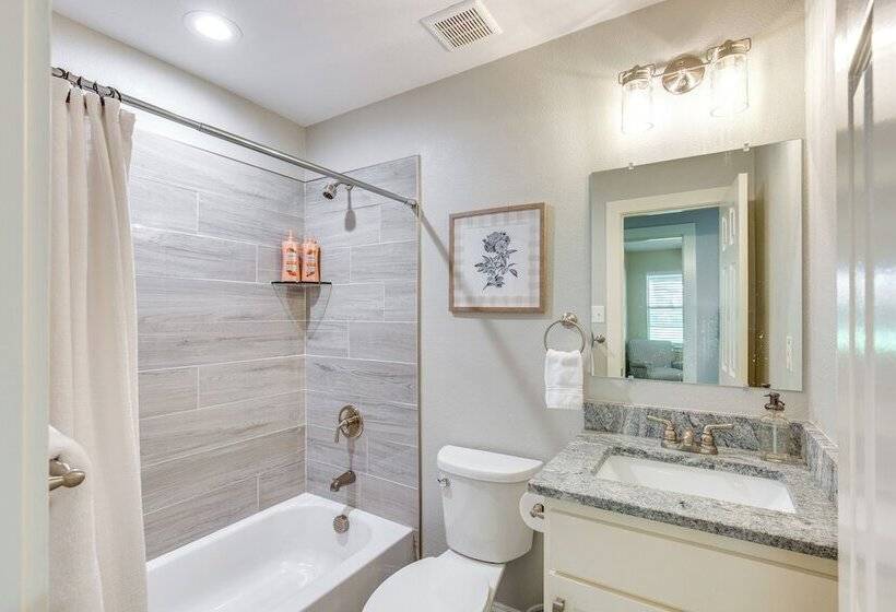 Private Dock & Fire Pit: Cedar Creek Reservoir Gem