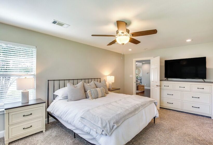 Private Dock & Fire Pit: Cedar Creek Reservoir Gem