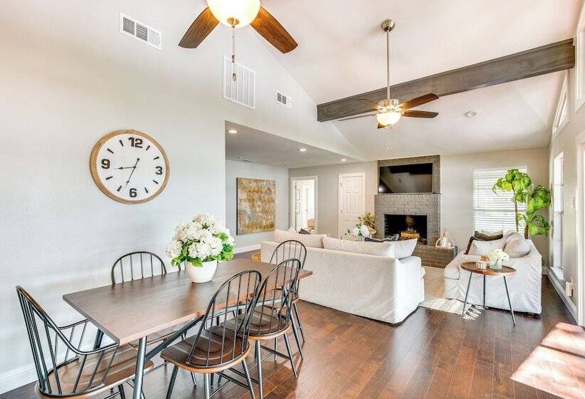 Private Dock & Fire Pit: Cedar Creek Reservoir Gem