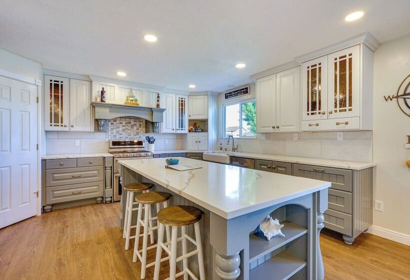 Lakefront Utah Home W/ Private Beach, Dock & Canoe