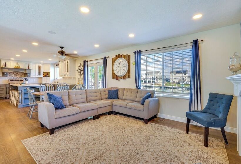 Lakefront Utah Home W/ Private Beach, Dock & Canoe