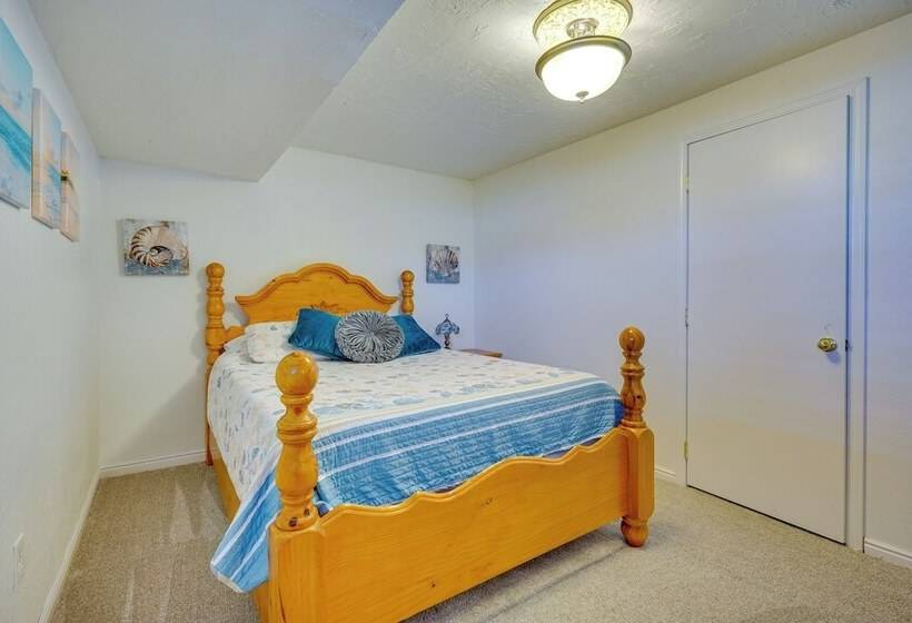 Lakefront Utah Home W/ Private Beach, Dock & Canoe