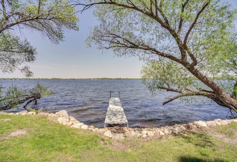 Lakeside Litchfield Home W/ Patio & Gas Grill!