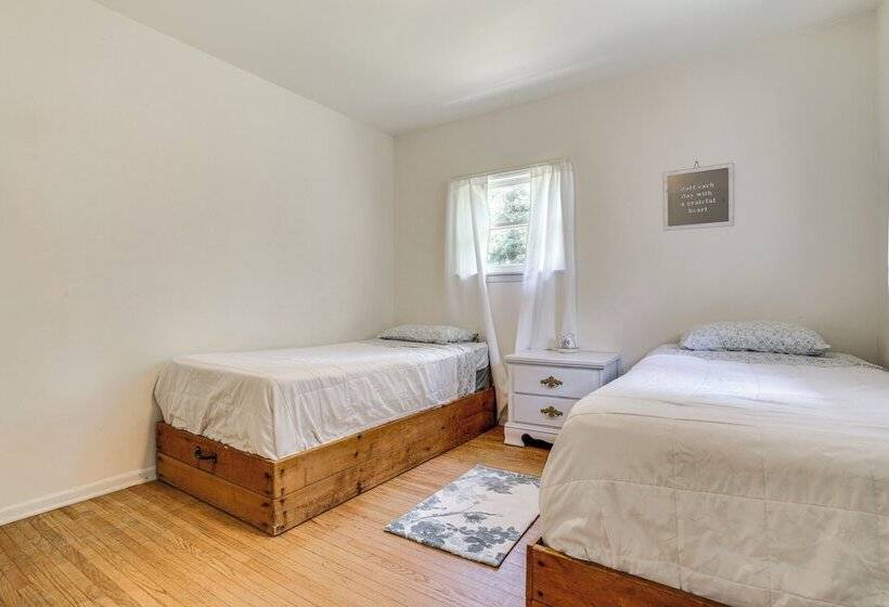 Lakeside Litchfield Home W/ Patio & Gas Grill!