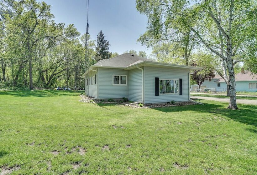 Lakeside Litchfield Home W/ Patio & Gas Grill!