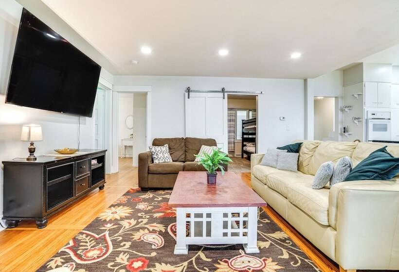 Lakeside Litchfield Home W/ Patio & Gas Grill!