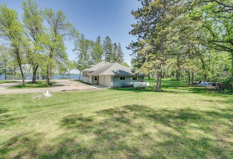 Lakeside Litchfield Home W/ Patio & Gas Grill!