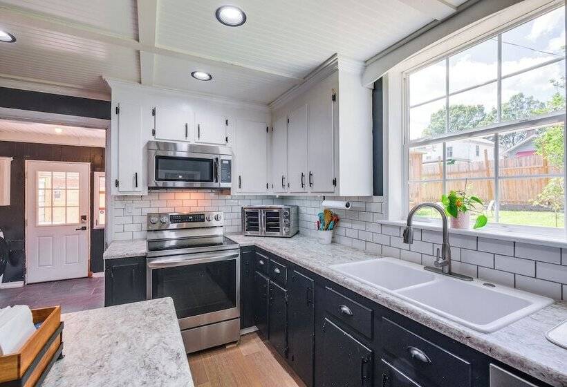 Large Lynchburg Family Home W/ Hot Tub: 4 Mi To Lu