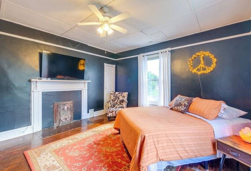 Large Lynchburg Family Home W/ Hot Tub: 4 Mi To Lu