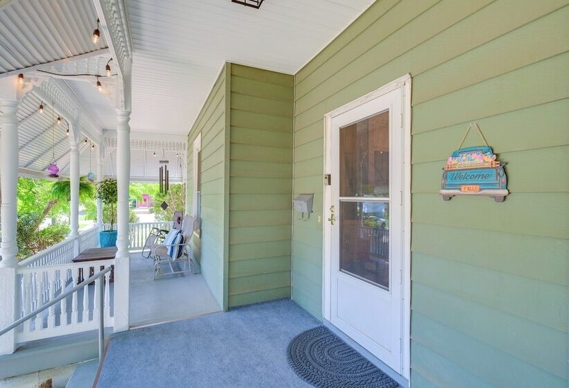 Large Lynchburg Family Home W/ Hot Tub: 4 Mi To Lu