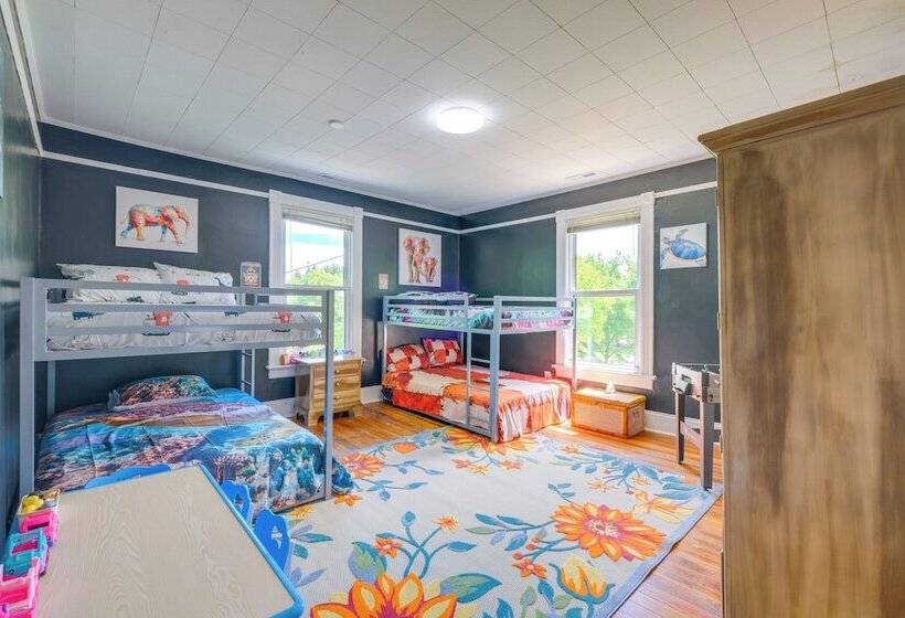 Large Lynchburg Family Home W/ Hot Tub: 4 Mi To Lu