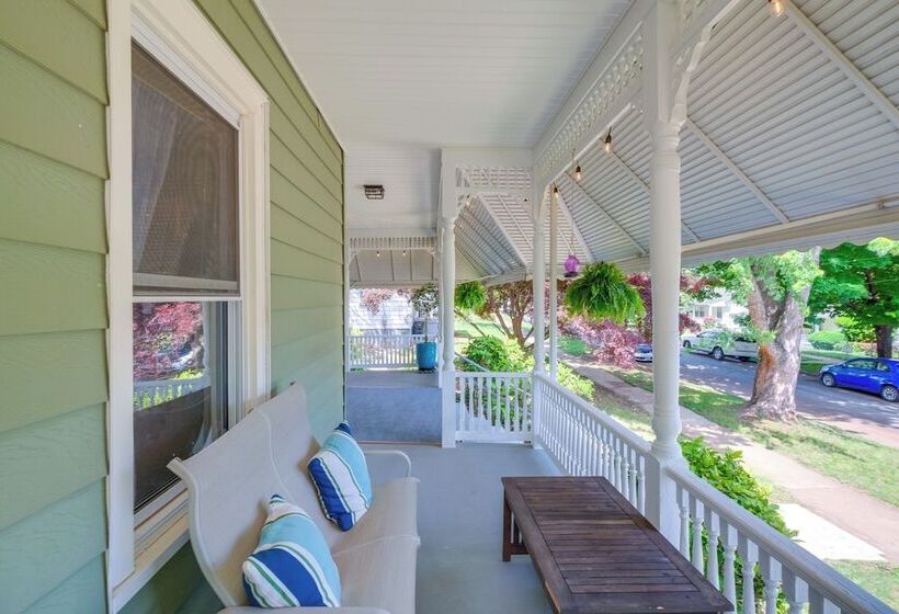 Large Lynchburg Family Home W/ Hot Tub: 4 Mi To Lu