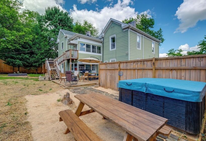 Large Lynchburg Family Home W/ Hot Tub: 4 Mi To Lu