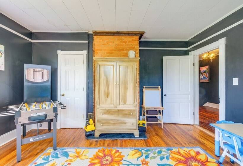 Large Lynchburg Family Home W/ Hot Tub: 4 Mi To Lu