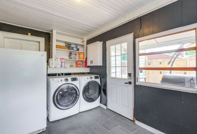 Large Lynchburg Family Home W/ Hot Tub: 4 Mi To Lu