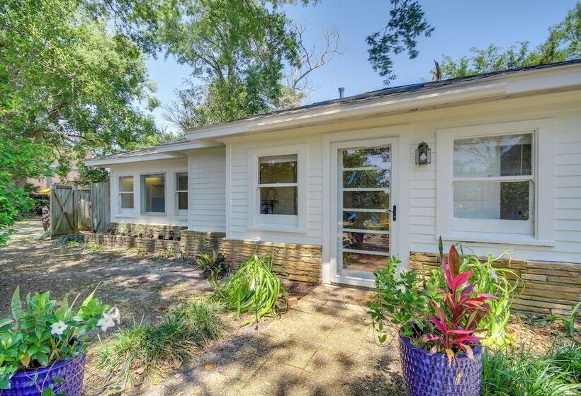 Long Beach Cottage, Walk To Beach & Downtown!