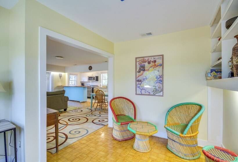 Long Beach Cottage, Walk To Beach & Downtown!
