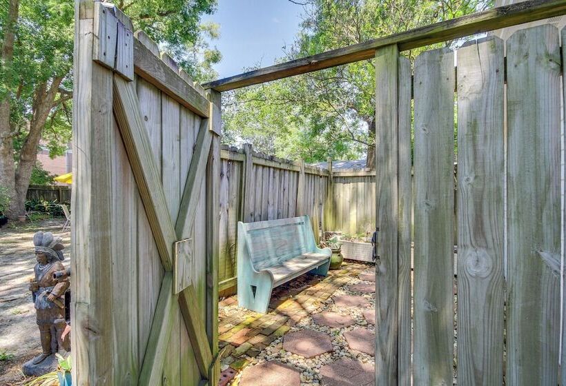 Long Beach Cottage, Walk To Beach & Downtown!