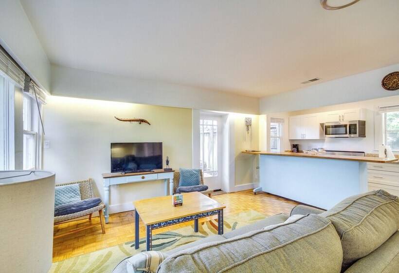 Long Beach Cottage, Walk To Beach & Downtown!