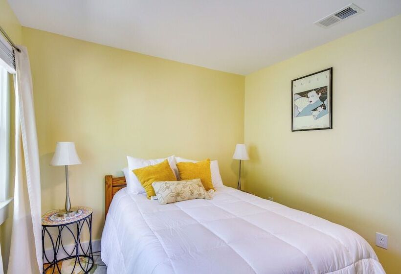 Long Beach Cottage, Walk To Beach & Downtown!