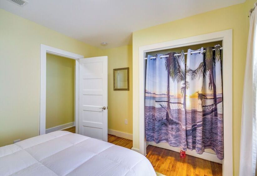 Long Beach Cottage, Walk To Beach & Downtown!