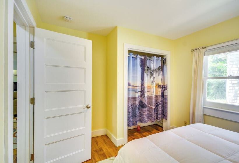 Long Beach Cottage, Walk To Beach & Downtown!