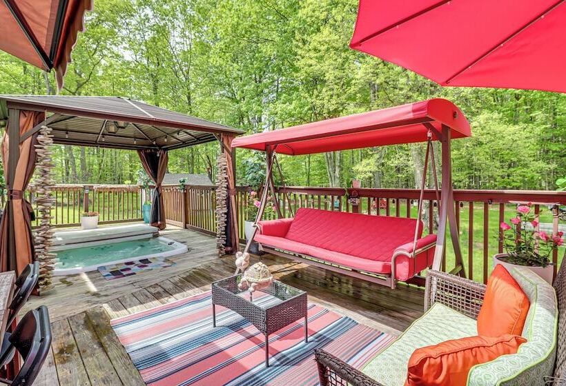 Long Pond Home W/ Hot Tub ~ 8 Mi To Kalahari!