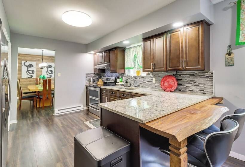 Long Pond Home W/ Hot Tub ~ 8 Mi To Kalahari!