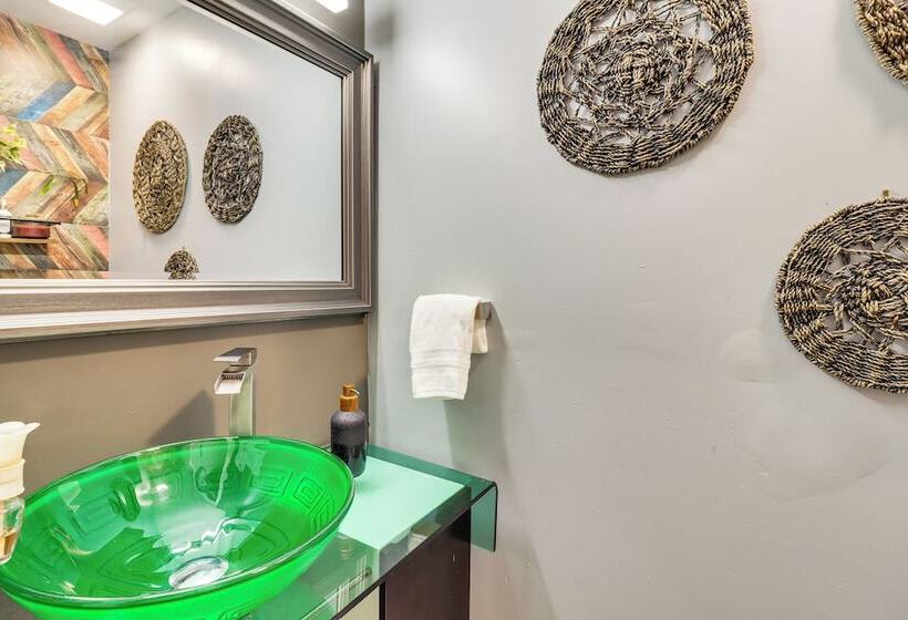 Long Pond Home W/ Hot Tub ~ 8 Mi To Kalahari!