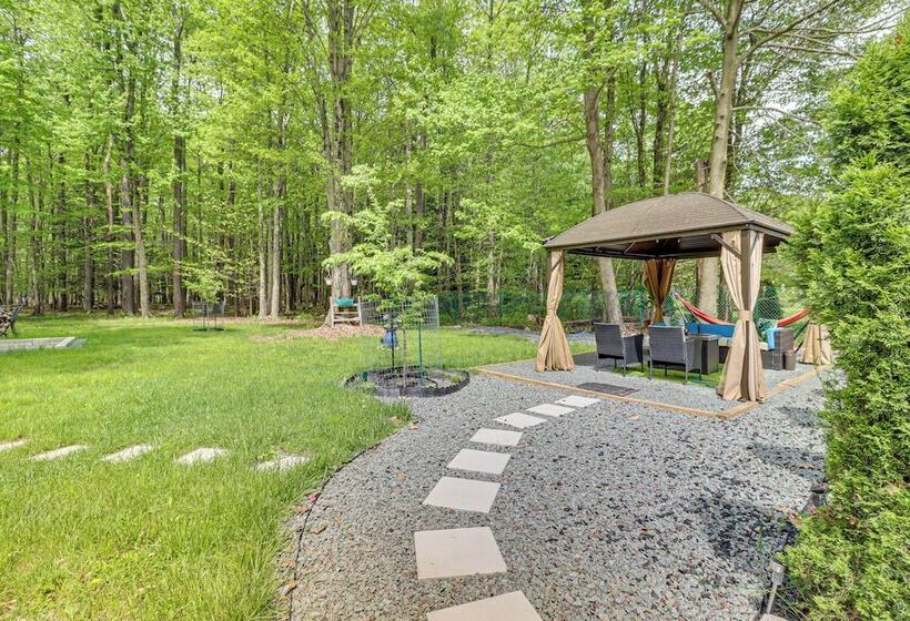 Long Pond Home W/ Hot Tub ~ 8 Mi To Kalahari!