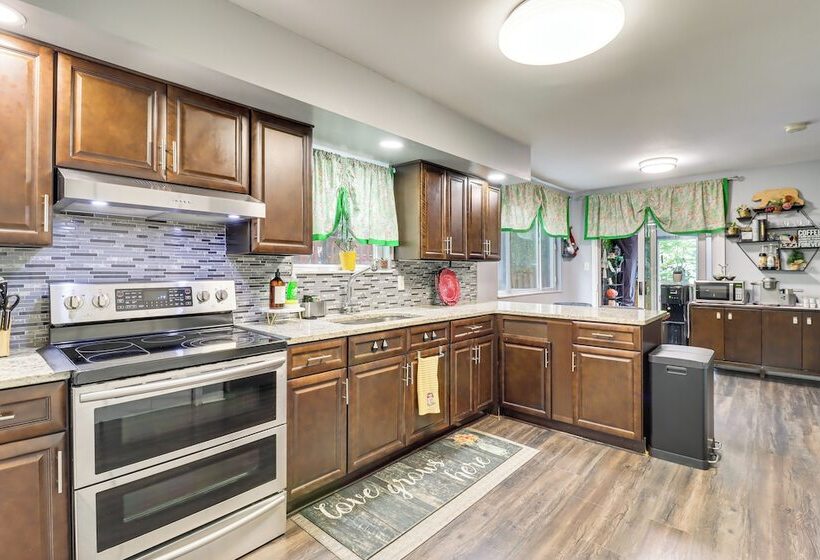 Long Pond Home W/ Hot Tub ~ 8 Mi To Kalahari!