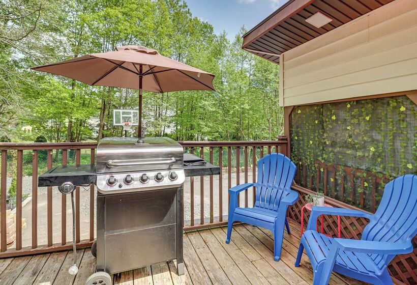 Long Pond Home W/ Hot Tub ~ 8 Mi To Kalahari!