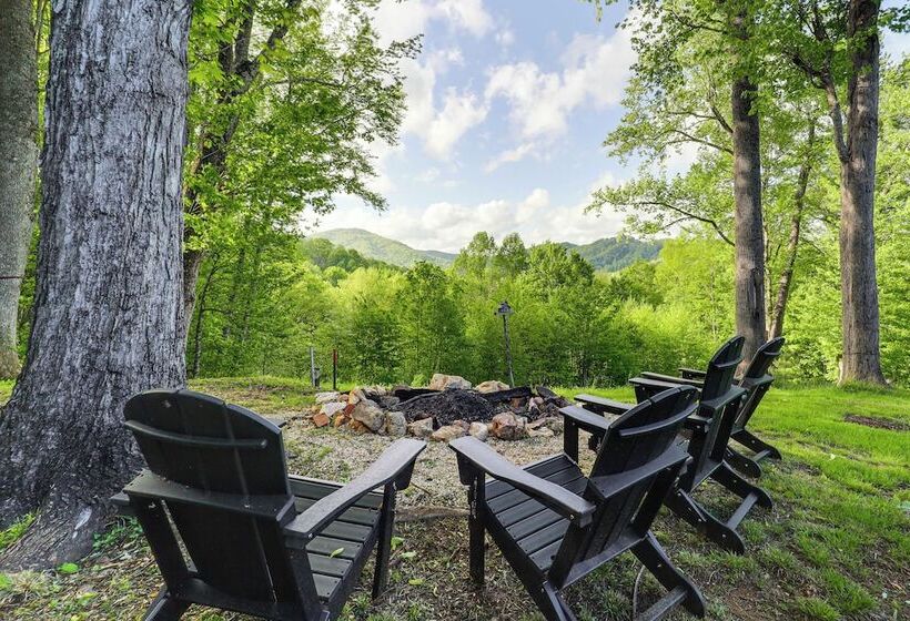 Luxe Appalachian Mountain Cabin W/ Hot Tub, Views